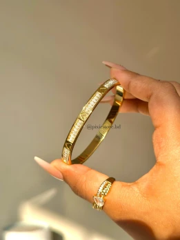Veloura Heart Band