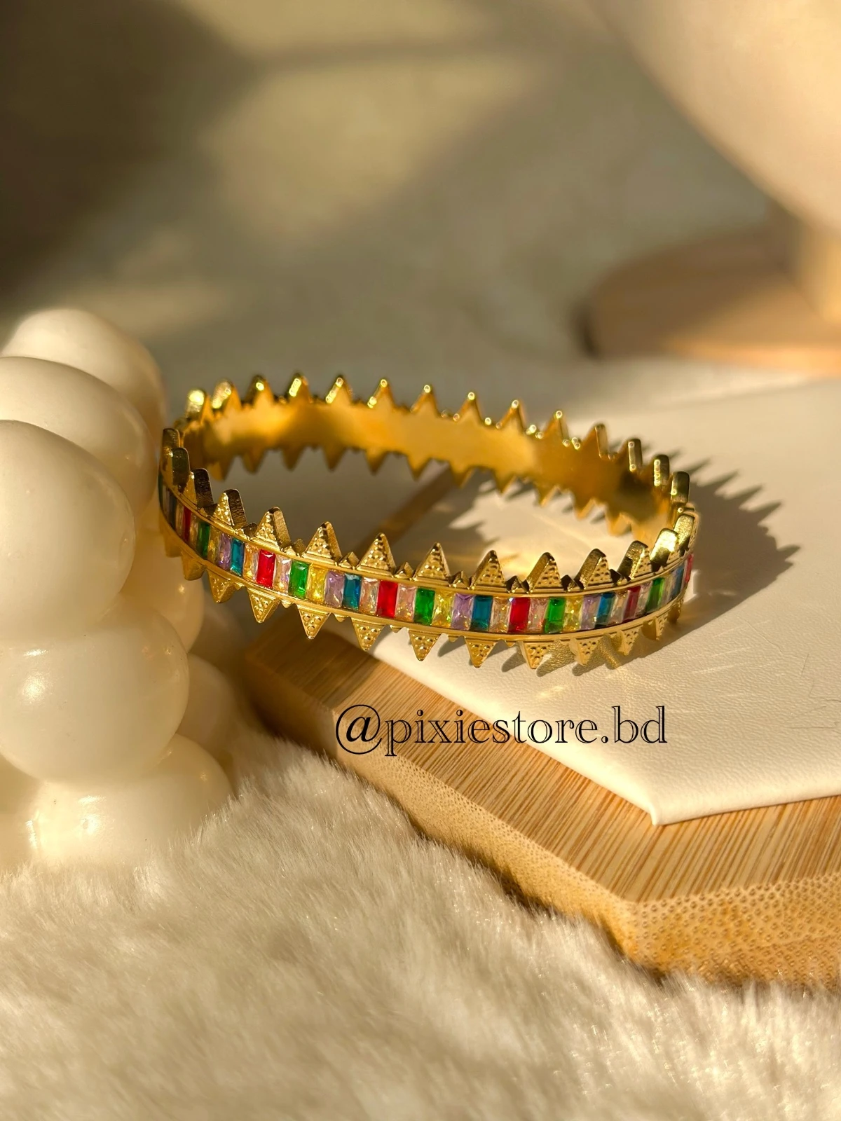 Vexa Crown Bangle