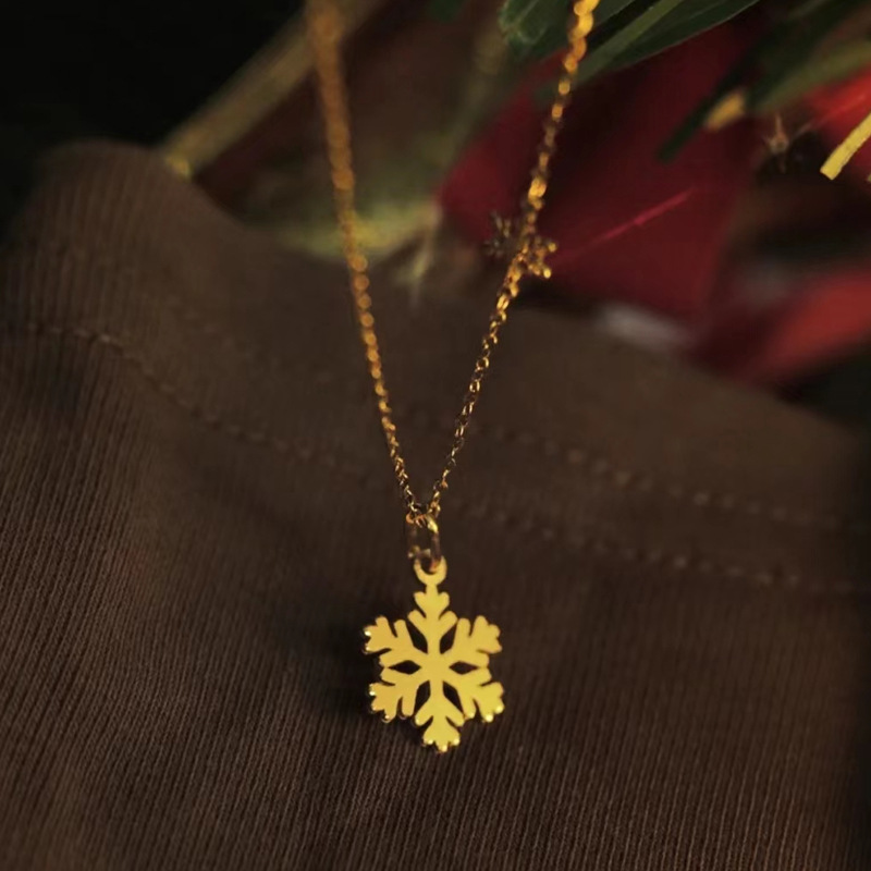 Snowflake pendant