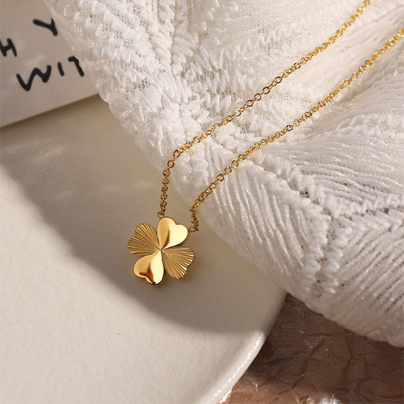 Clovera Pendant