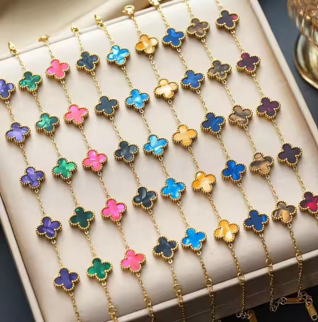 Four-leaf clover bracelet